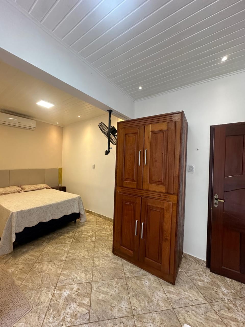 Suíte espaçosa com ar-condicionado no coração de Belém próximo ao Mangueirão Vacation rental in Belém