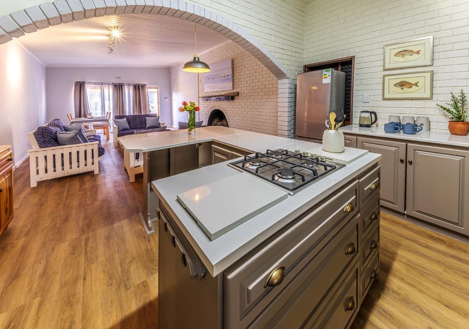 Kitchen or kitchenette, kitchen