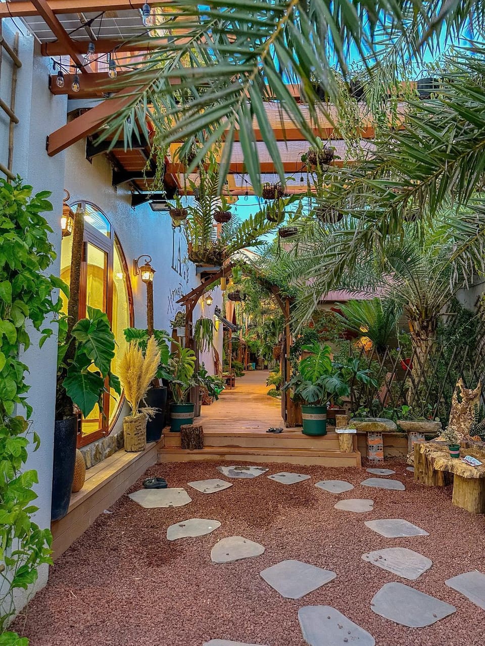 Restaurant/places to eat, Garden, Garden view