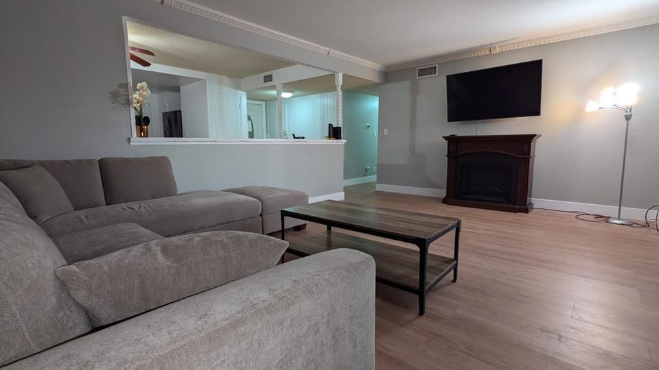 TV and multimedia, Living room, Seating area, fireplace