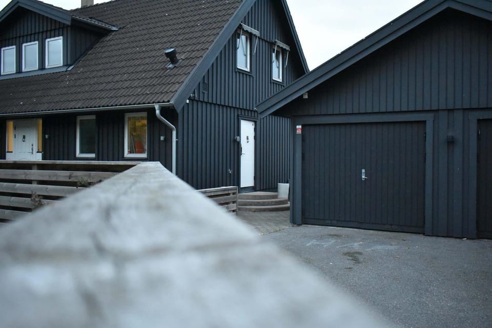 Modern Villa with Hot Tub & Sauna Near Stockholm Villa in Huddinge