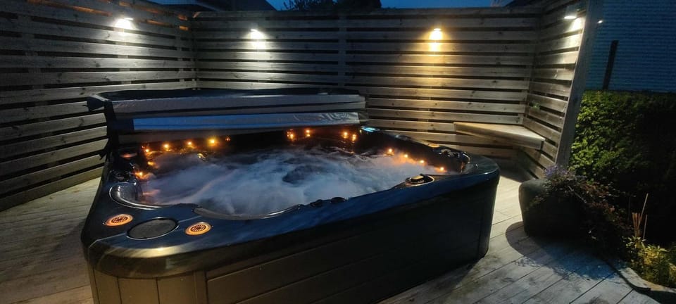Modern Villa with Hot Tub & Sauna Near Stockholm Villa in Huddinge