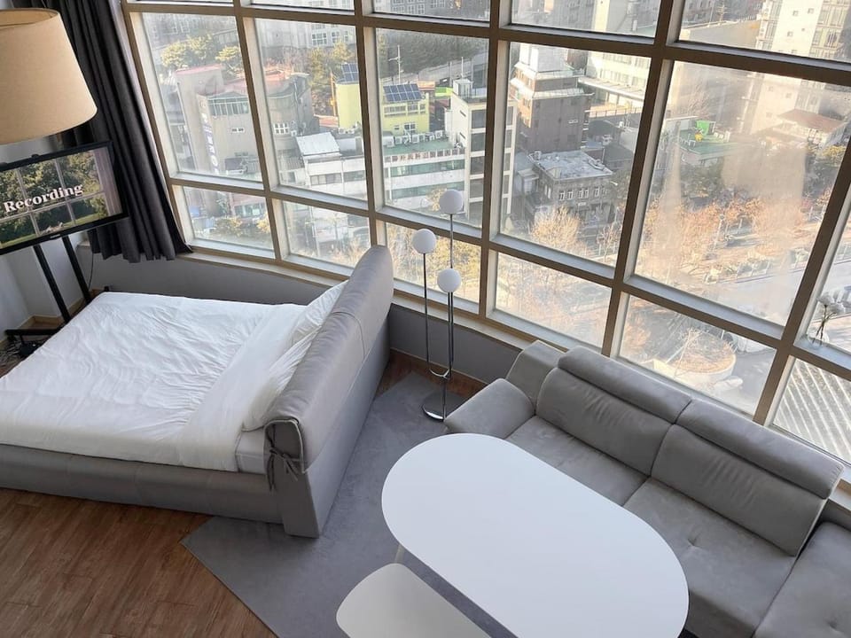 Contemporary Duplex Seoul Stn City View 3min Apartment in Seoul