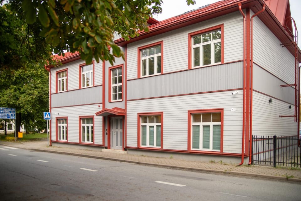 Property building, Facade/entrance, Day, Neighbourhood, Street view