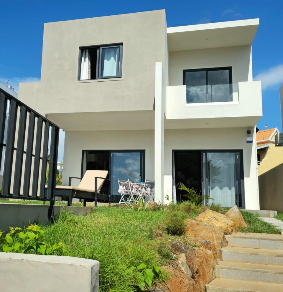 Property building, Garden, Balcony/Terrace, Garden view
