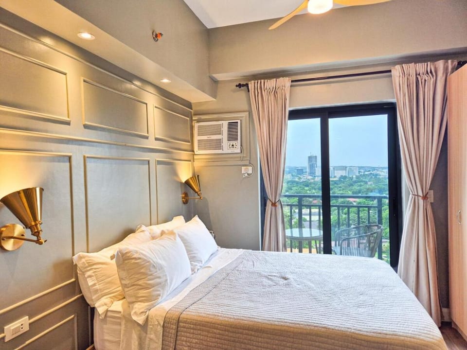 The Grand Escape Studio Fast WIFI, POOL, GYM Apartment in Lapu-Lapu City