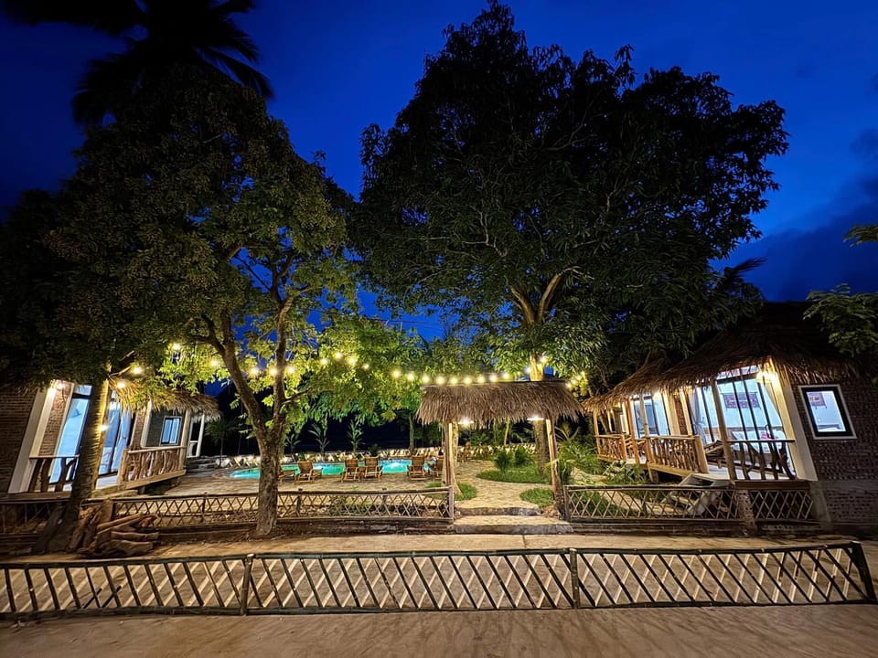 Night, Garden, View (from property/room), Swimming pool, Quiet street view