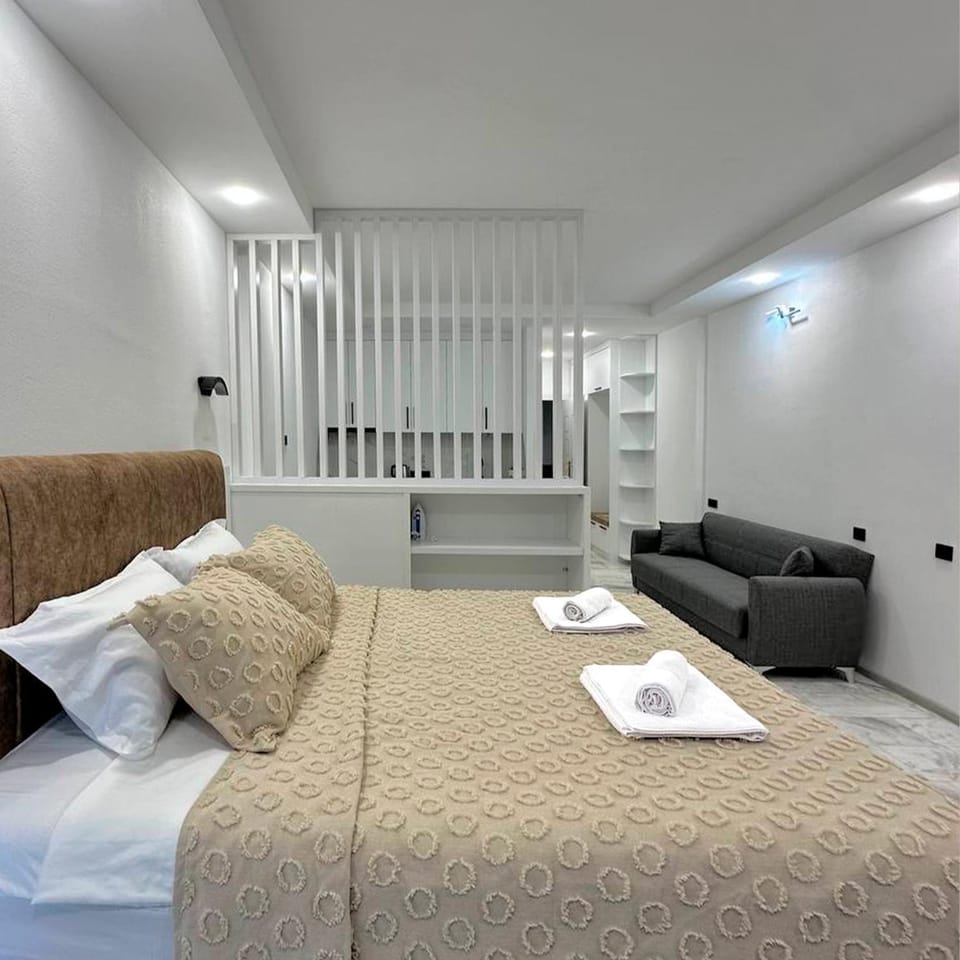 Bed, Living room, Photo of the whole room, Seating area, Bedroom
