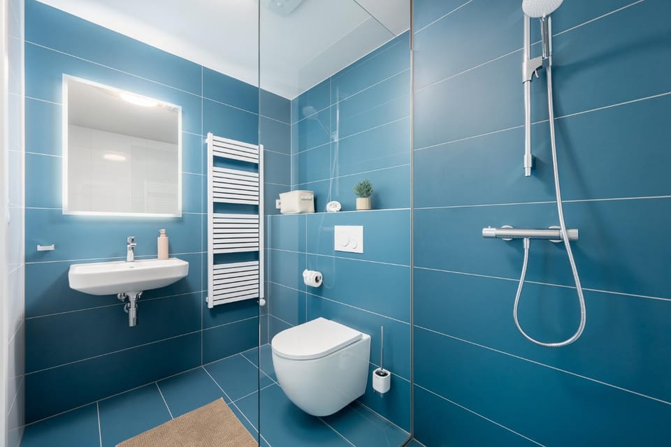 Shower, Toilet, Bathroom