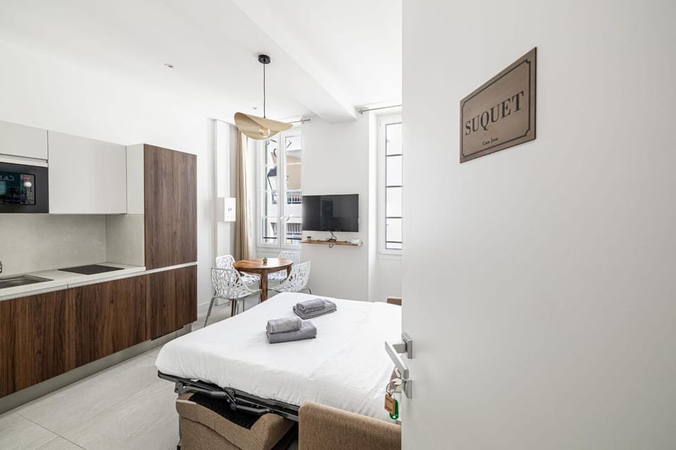 Communal lounge/ TV room, Bed, TV and multimedia, Kitchen or kitchenette, Photo of the whole room, Dining area, Bedroom, oven