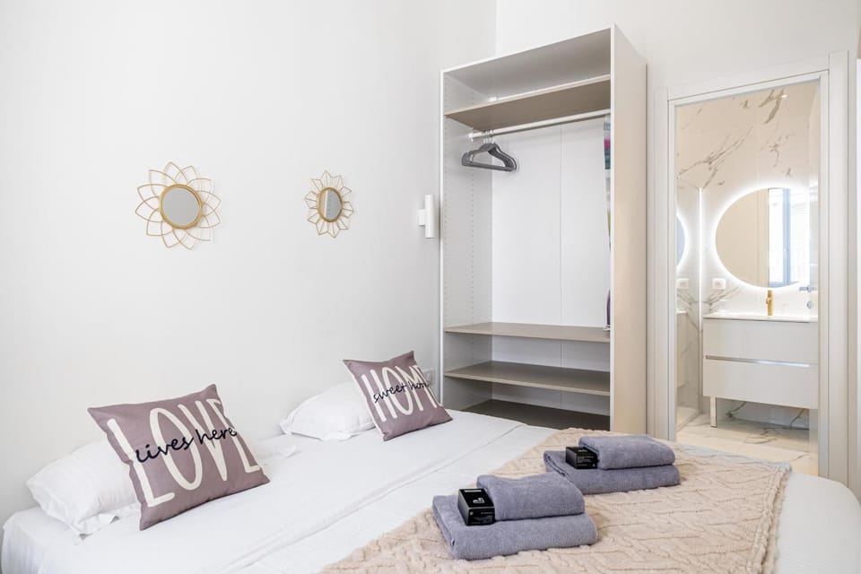 Bed, Photo of the whole room, Bedroom, towels, wardrobe, air conditioner