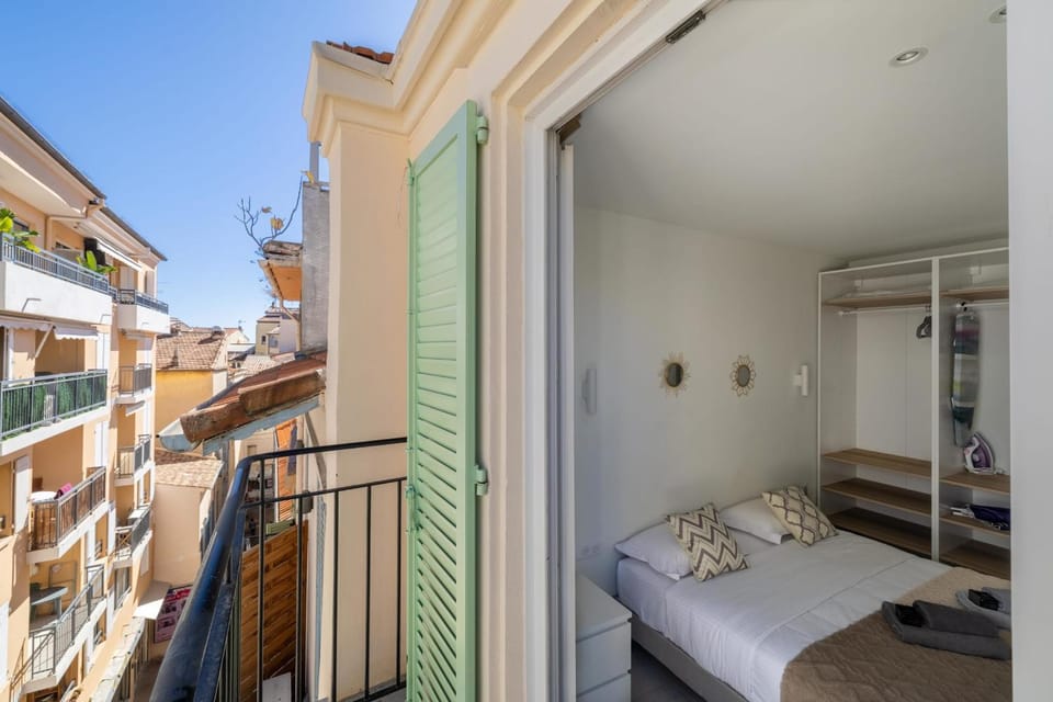 Bed, Day, View (from property/room), Balcony/Terrace, Bedroom, towels