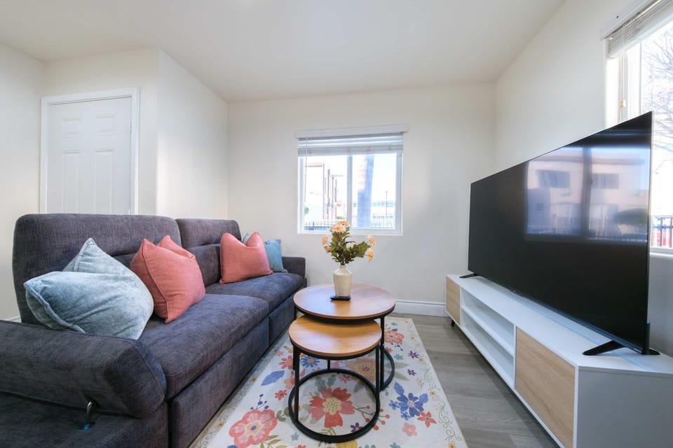Communal lounge/ TV room, Living room