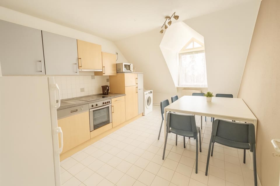 Kitchen or kitchenette, Dining area, oven, stove
