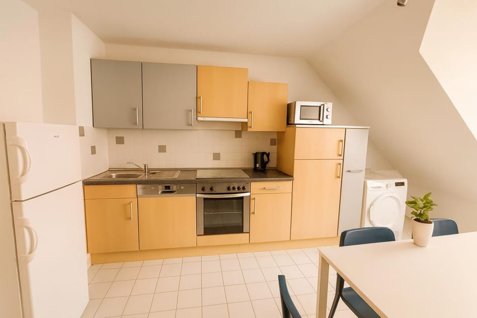 Kitchen or kitchenette, Dining area, dishwasher, oven, stove