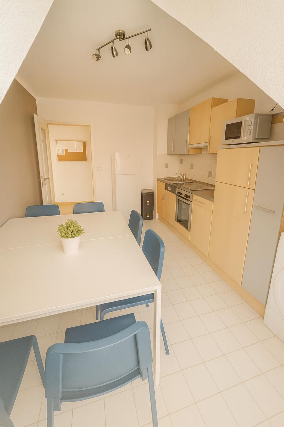 Kitchen or kitchenette, Dining area, oven, stove