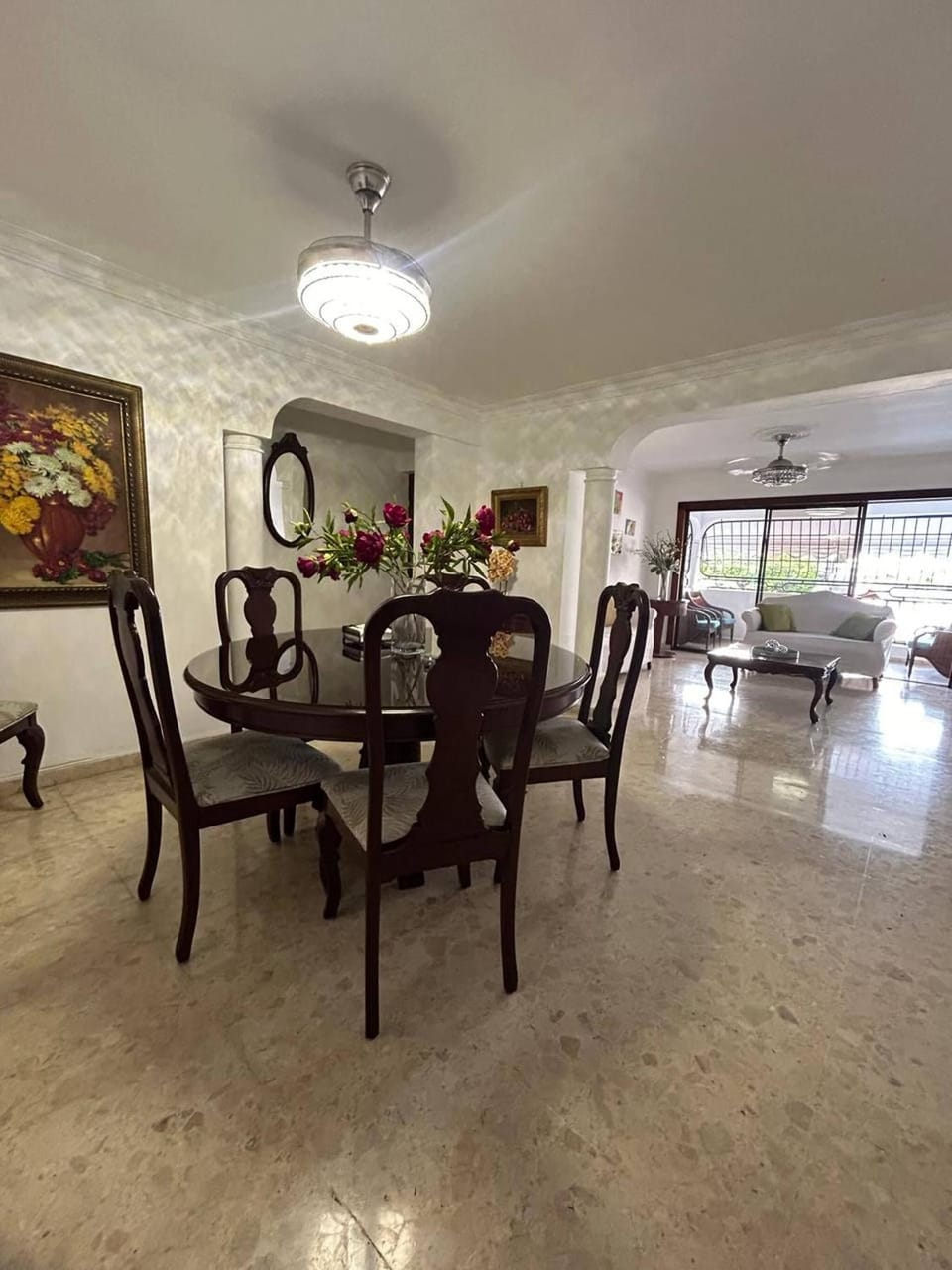 Restaurant/places to eat, Seating area, Dining area