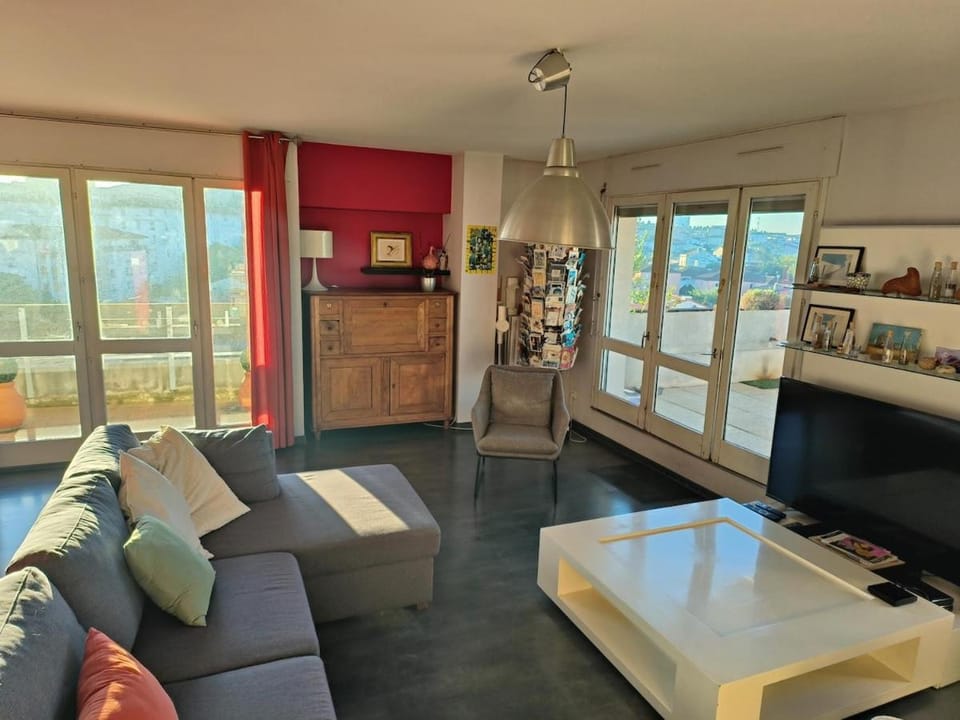 T5 Exceptional! Terrace 60 m2 by station 8 Pers Apartment in Toulouse