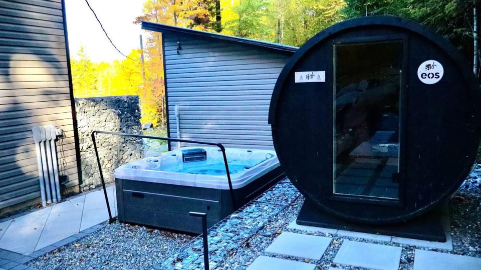 Lake and Pool table - The Dorchester Chalet in Quebec