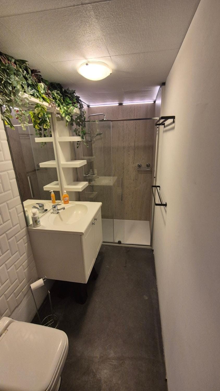 Shower, Toilet, Bathroom