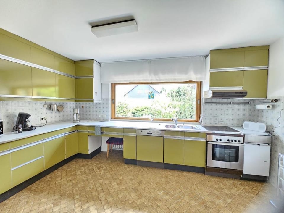 Kitchen or kitchenette, oven, stove