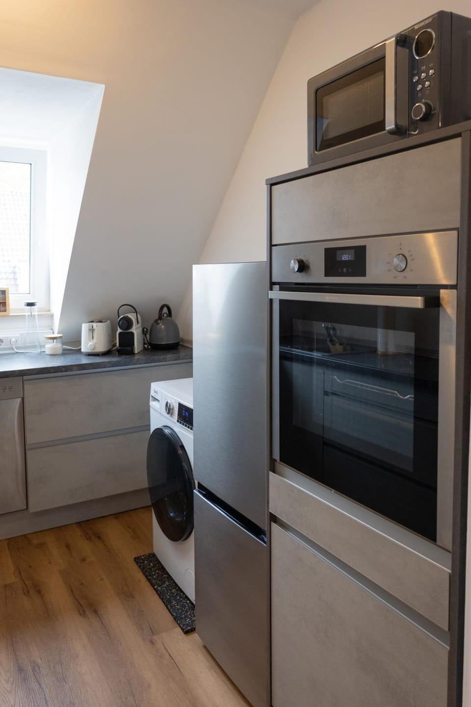 Coffee/tea facilities, Kitchen or kitchenette, microwave, oven, toaster, kitchen