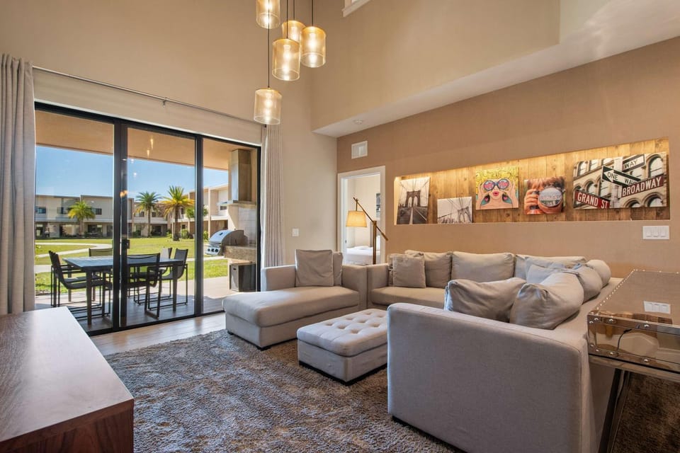 Chic Villa Stunning Patio and Exclusive Resort Perks House in Bay Lake