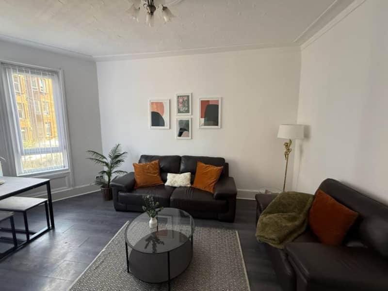 2BR Flat with Parking Near Glasgow Green and Parks Apartment in Glasgow