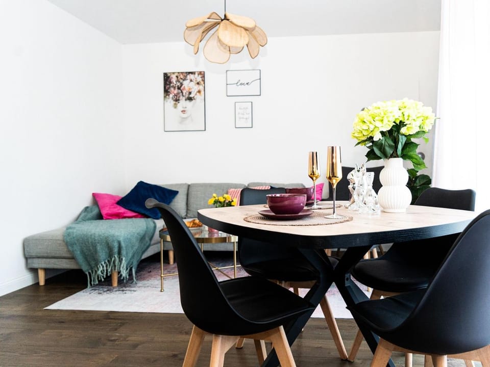 Living room, Seating area, Dining area