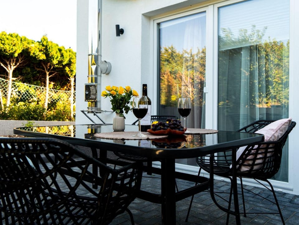 Patio, Day, Garden, View (from property/room), Balcony/Terrace, Dining area, Garden view