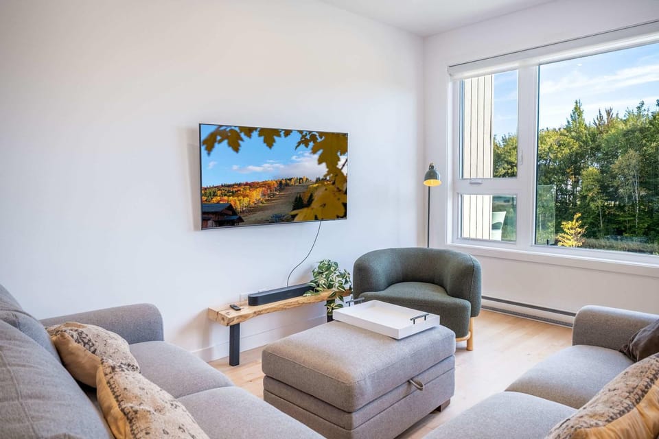 Absolute Comfort with Spa & Game Room - Base Camp Chalet in Beaupre