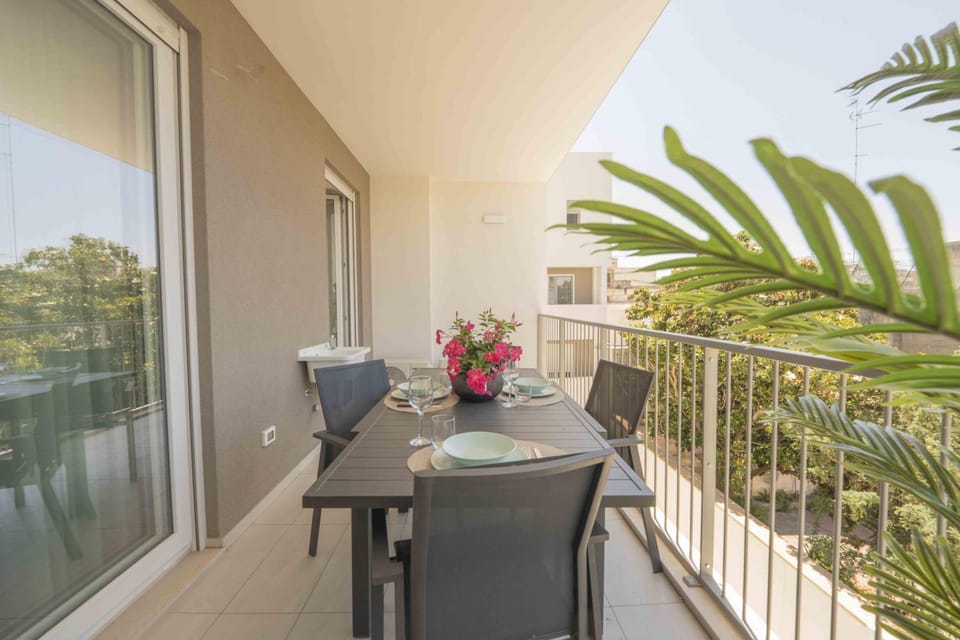 Spring, Day, Natural landscape, Garden, View (from property/room), Balcony/Terrace, Dining area, Garden view