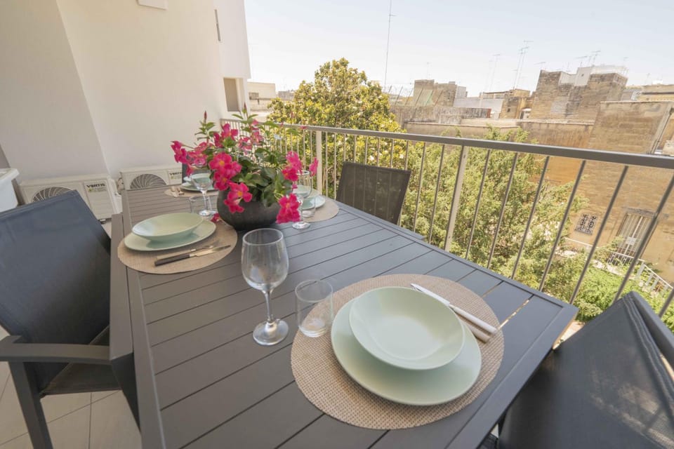 Day, View (from property/room), Balcony/Terrace, Dining area