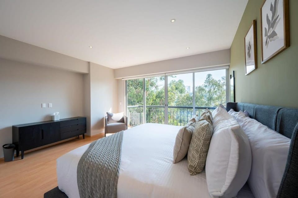 Capitalia Elegant Sant Fe Getaway with Gym House in Mexico City