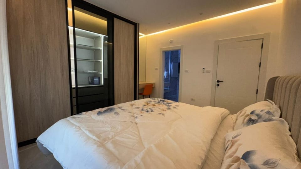 Bed, Bathroom, Bedroom, wardrobe