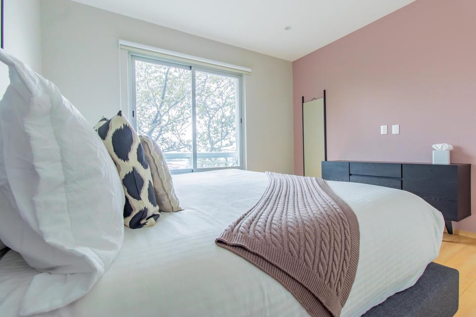 2BR Santa Fe Style & Comfort with Gym & Parking House in Mexico City