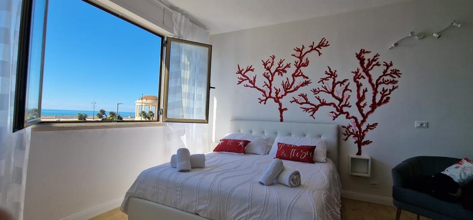 Bed, Natural landscape, Photo of the whole room, Bedroom, Sea view, towels