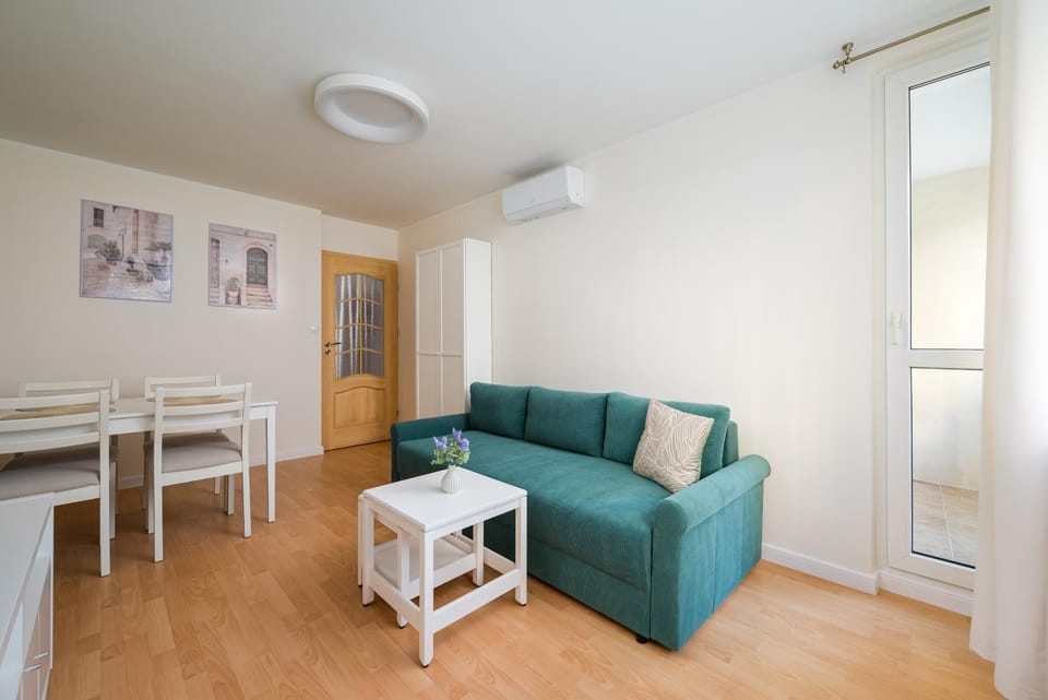 Living room, Seating area, Dining area, air conditioner