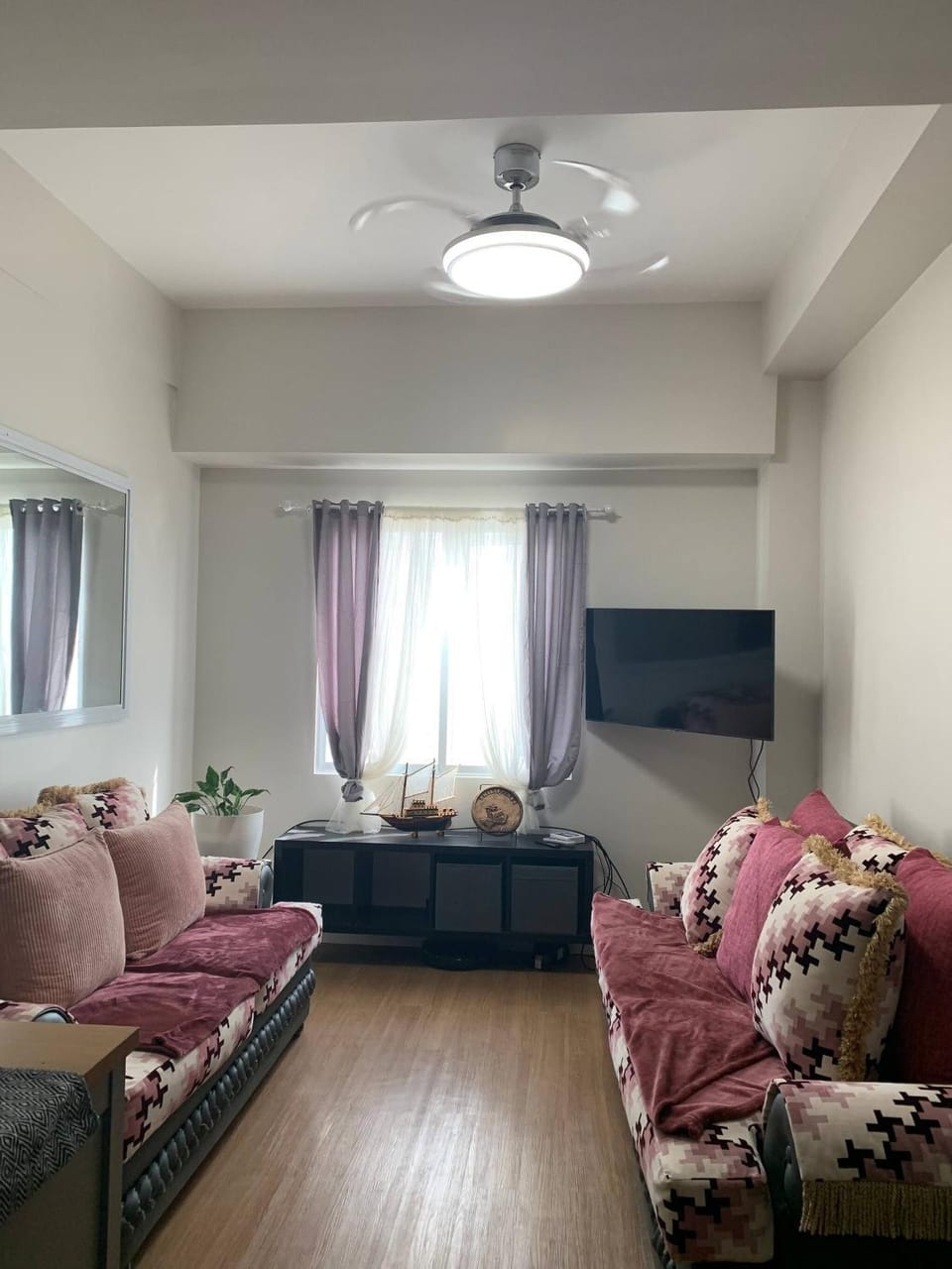 Communal lounge/ TV room, TV and multimedia, Living room, Decorative detail