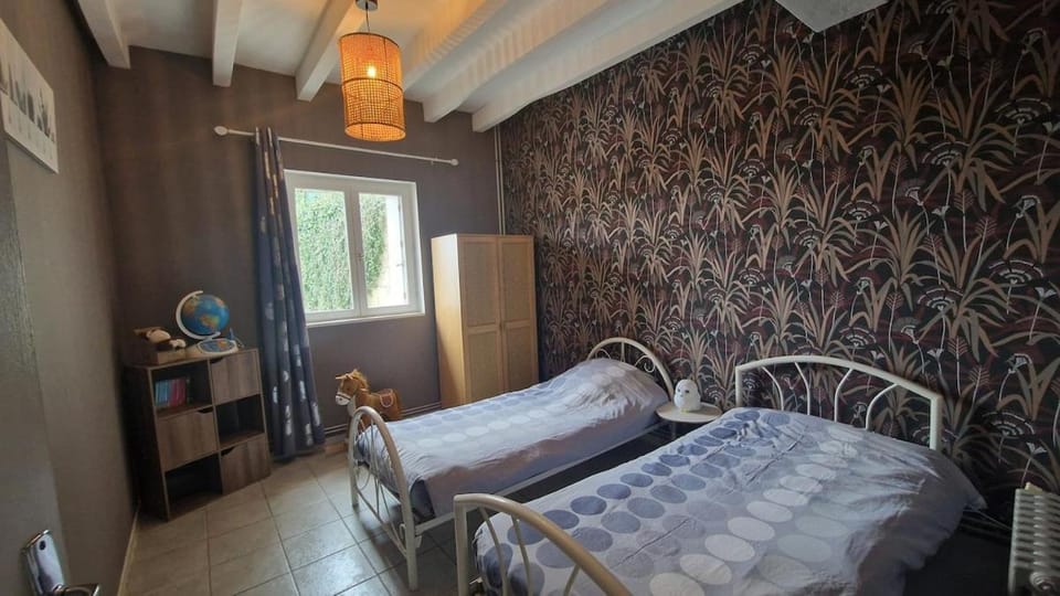 Bed, Photo of the whole room
