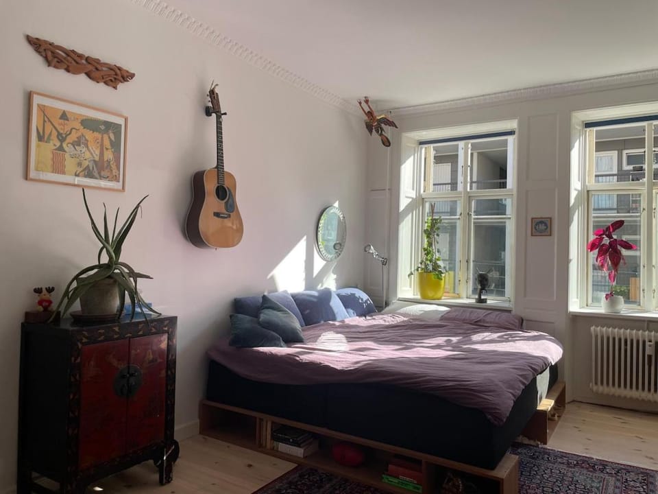 Bed, Living room, Bedroom
