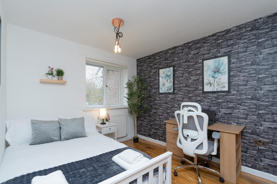 Open Mind Property - 3 Bed Home with Free Parking Apartment in Portsmouth