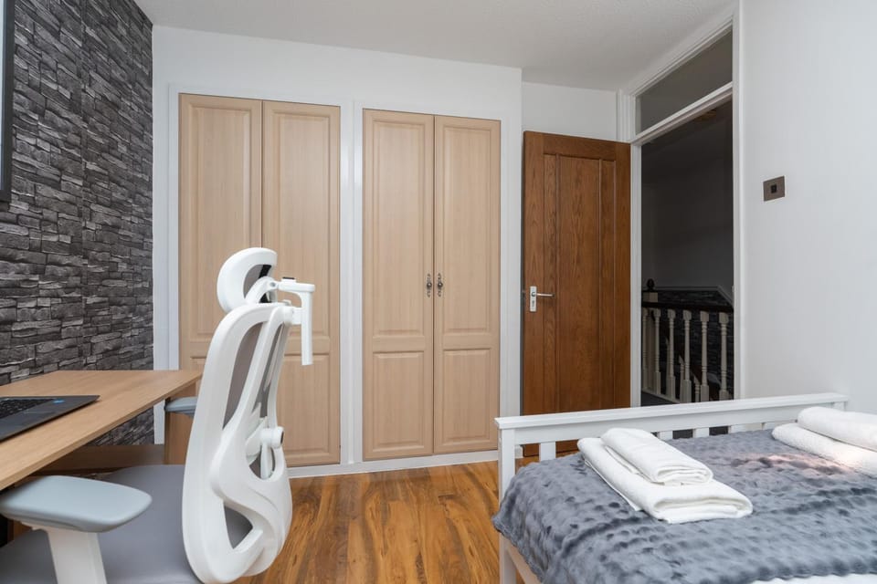 Open Mind Property - 3 Bed Home with Free Parking Apartment in Portsmouth