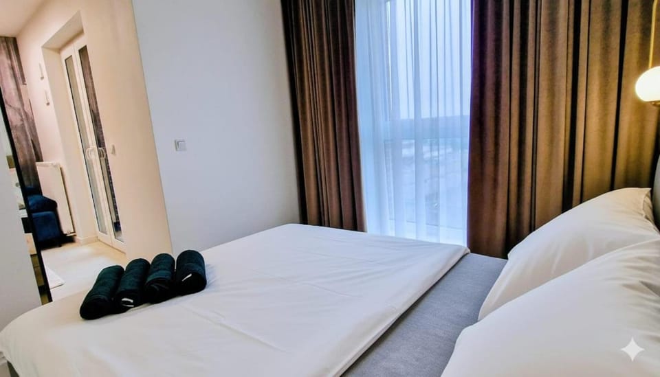 Bedroom, towels, wardrobe