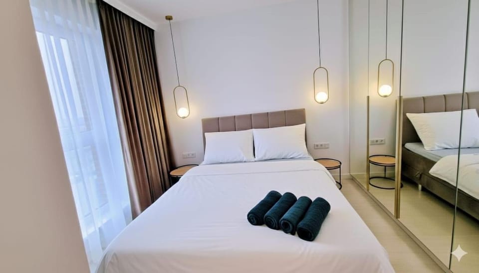 Bedroom, towels, wardrobe