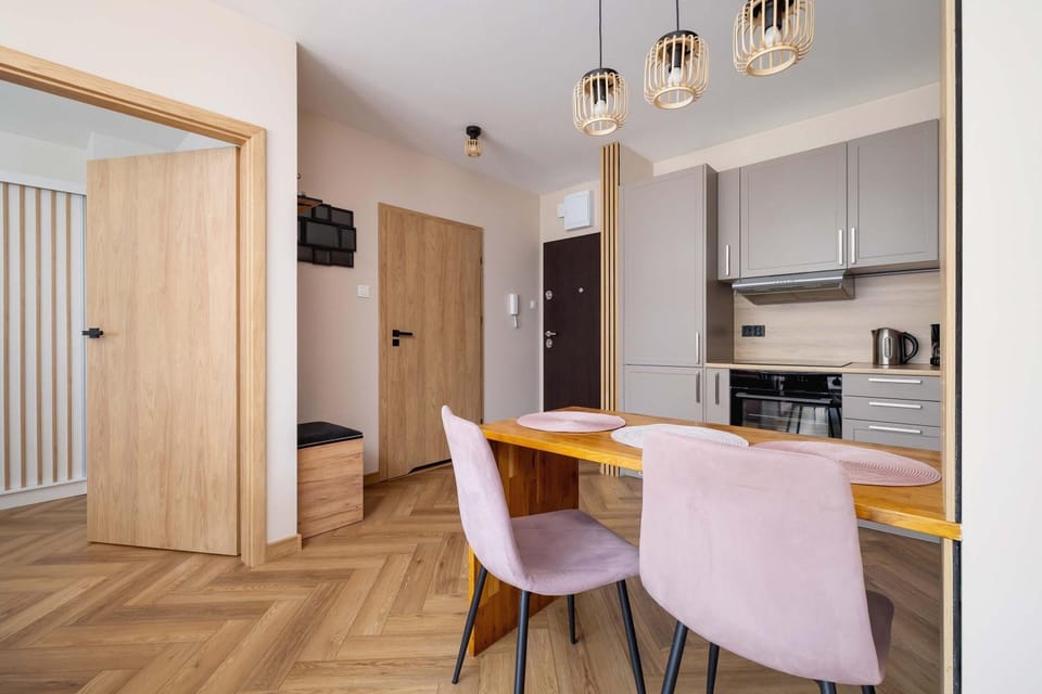 Kitchen or kitchenette, Seating area, Dining area