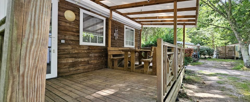Patio, Dining area, Garden view