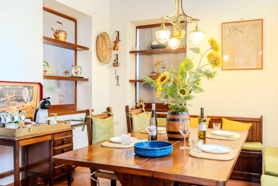 Seating area, Dining area