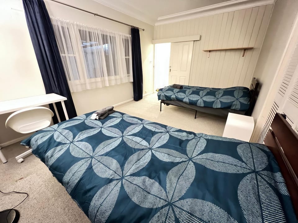 Twin Room Ideal for Friends and Travelers - R5 Vacation rental in Sydney