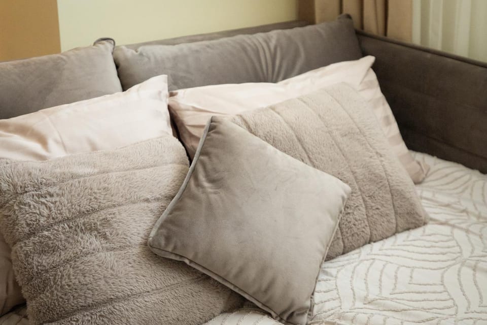 Bed, Living room, Bedroom